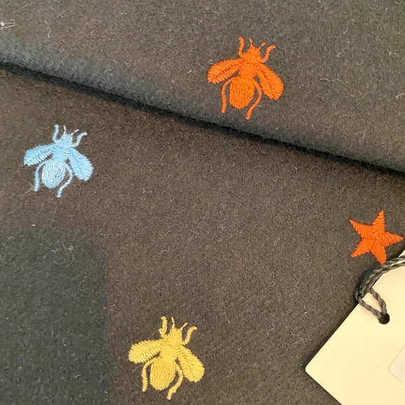 Brand New Gucci bee and star unisex scarf - Picture 6 of 6